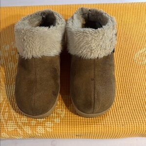 Clarks Cozy Brown and Cream Slippers with Plush Lining